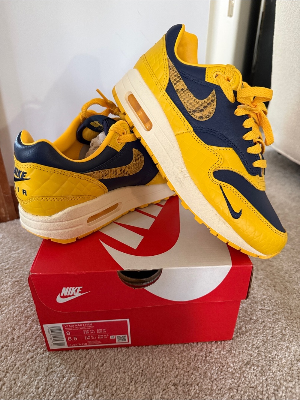 Nike Air Max 1 PRM 
CO.JP Michigan Head to Head (Women's) size 8